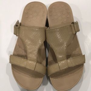 Vionic Sandals size 9 beige